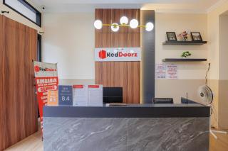 RedDoorz near Siloam Karawaci 3 - 6
