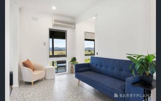 Yarra Valley farmstay - wine views - 6