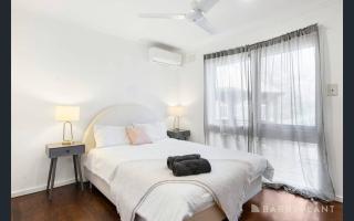 Yarra Valley farmstay - wine views - 1