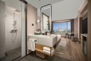 Holiday Inn Yiwu Center by IHG - 4