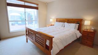 Canberra Stylish Retreat - 5