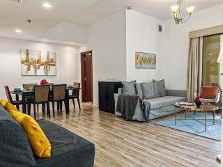 La Buena Vida Holiday Homes - Modern, Luxe & Spacious 4-Bed, Full Kitchen, near to Beach, Tram & Marina - 6