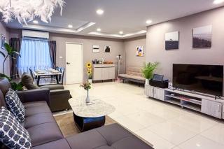 温馨惬意的3卧3卫私人别墅可住8人 - 0