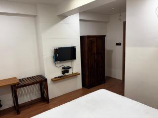 Hotel Shubham - Rajkot - 0