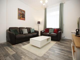 Osterley Place By N And N Stays, Contractor friendly accommodation, close to centre, water front and docks, with on street parking and fast wifi - 8