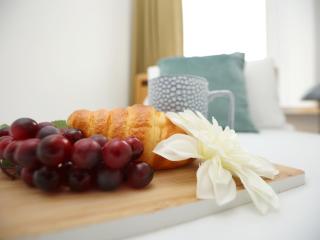 Osterley Place By N And N Stays, Contractor friendly accommodation, close to centre, water front and docks, with on street parking and fast wifi - 4