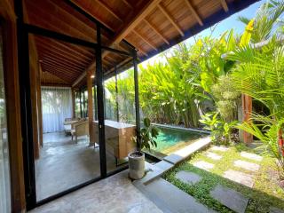 1-Bedroom Wooden Villa in Seseh - 4