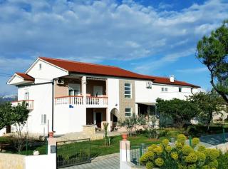 Apartments Tomislav - Vrsi - 0