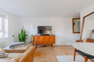 Chic 1BDR City Retreat with Views of the Shard - 6