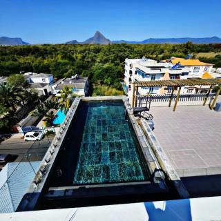 Penthouse paradise getaway 300m to the beach - 2