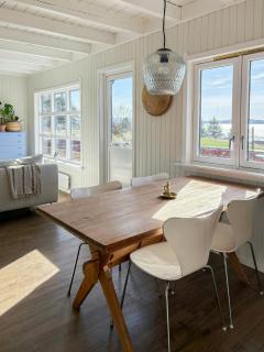 Romantic Country Cabin With Fjord Views On Åmøy - 9