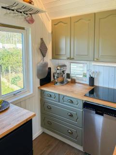 Romantic Country Cabin With Fjord Views On Åmøy - 6