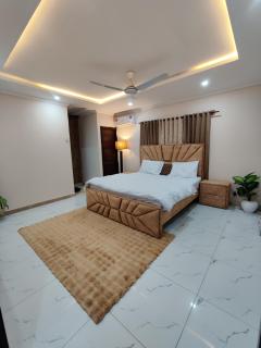 Neat Retreat - 2BHK WiFi-Netflix-AC-Geyser E-11 Islamabad - 8