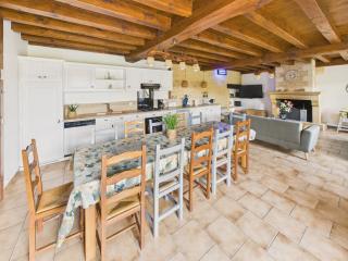 Gîte pour 12 avec terrasse et piscine partagée - 7