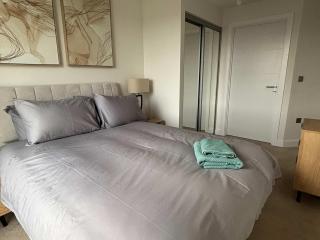 Stylish New 2-Bed Apartment with Parking, Sleeps 5 - 3