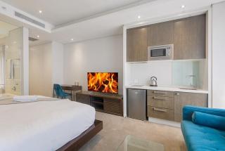 Sandton Skye Apartment - 4