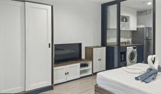 The Base - New Studio Great location, shared Pool - 1