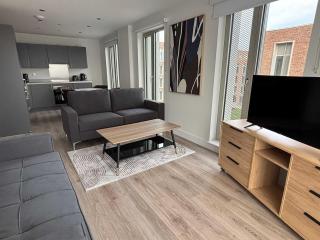 Stylish New 2-Bed Apartment with Parking, Sleeps 5 - 9