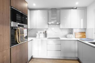 The Isleworth Garden Retreat 3BR 2BA with Gated Parking - Isleworth - 3