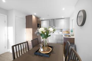 The Isleworth Garden Retreat 3BR 2BA with Gated Parking - Isleworth - 1