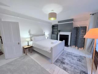 Cromwell House - 2 parking spaces - 0