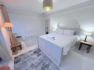 Cromwell House - 2 parking spaces - 2