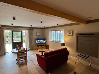 Award Winning Lodge at Ewen Barn, Ewen, Cirencester - 9