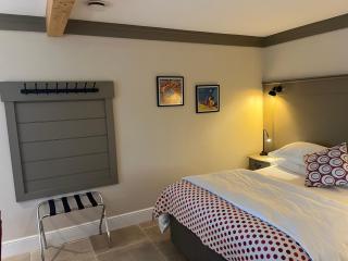 Award Winning Lodge at Ewen Barn, Ewen, Cirencester - 1