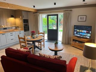 Award Winning Lodge at Ewen Barn, Ewen, Cirencester - 8
