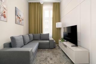 Jasne Studia Very Berry w Centrum Poznania by Noclegi Renters - 7