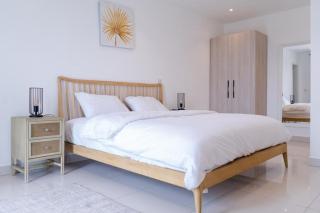 Luxurious Three bedroom Apartment - 8