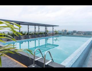 Luxurious Three bedroom Apartment - 9