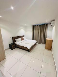 Luxurious Three bedroom Apartment - 3