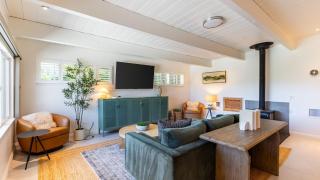 Modern Sonoma Stay w Spacious Deck Views Prime Location Bennett - 1