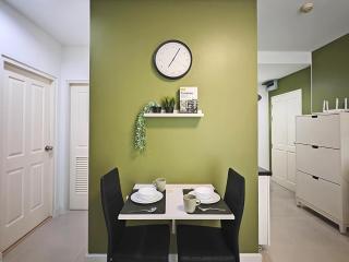 Nirin 2 Queen Bedroom, BTS Punnawithi Udomsuk, Garden view - 4