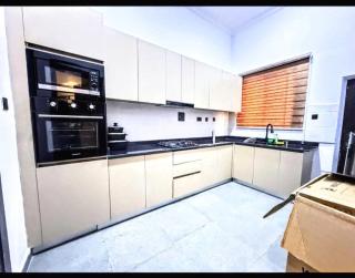 Luxury 3 Bedroom Family Apartment in Oniru, VI - Swimming Pool, PS5 & 237 Power Supply in all Secure Estate - Close to Landmark Beach - Near Four Points by Sheraton - 4