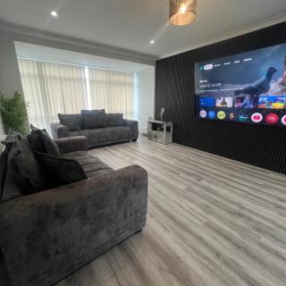 Stylish family home with cinema-style lounge near Blackpool - 9