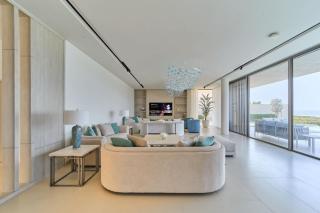 Luxury Seafront 4BR and Maids Villa Al Zorah - Ajman - 8