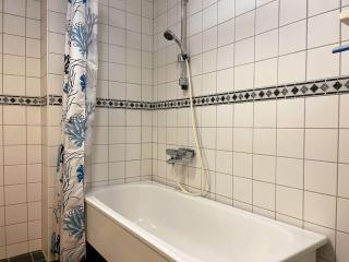 Three Floors Workers Home - 1