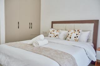 Elegant Pinecrest 1BR with Pool Sauna & City Views Kilimani - 4