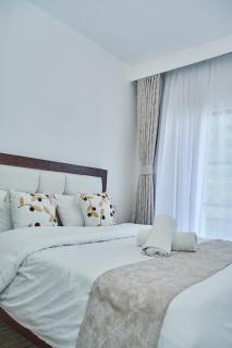 Elegant Pinecrest 1BR with Pool Sauna & City Views Kilimani - 1