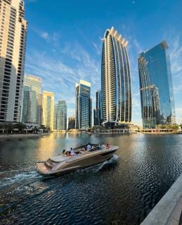 Modern 1BR with City View Rooftop Pool Access - 4