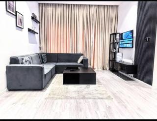 Luxury 3-Bedroom Family Apartment in Oniru, VI - Pool, PS5, 247 Power, Near Landmark Beach - 1