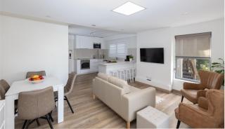 Coastal Views - waterfront guest apartment - 5