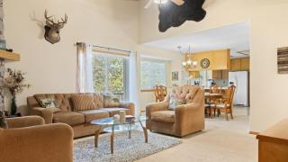 Alpine Retreat w Private Deck Views Outdoor Dining Alpen Drive by AvantStay - 6