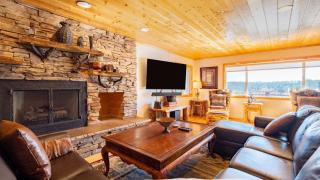 Gorgeous Ski In Ski Out Home w Game Room Hot Tub Clover by AvantStay - 7