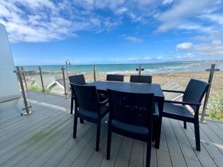 Sea Breeze Stay - 3-Bed Coastal Gem with Private Balcony - Westward Ho! - 3