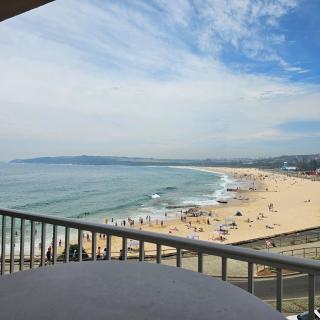 Relax overlooking the beach at Maroubra - 0