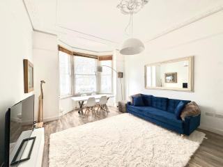 Cosy flat in front of Earls Court station - London - 0