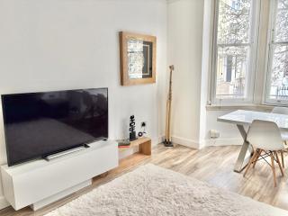 Cosy flat in front of Earls Court station - 4